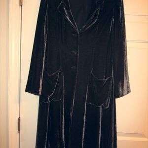 Vintage-looking, 1920's-style velvet evening coat